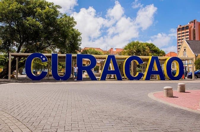 A Taste of Curaçao: City Tour, Chobolobo & Mambo Beach Escape